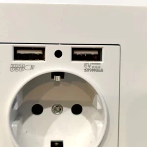 Ukryta mini kamera w gniazdku elektrycznym WiFi USB Czarne