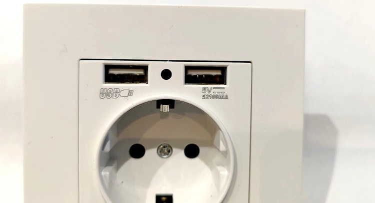 Ukryta mini kamera w gniazdku elektrycznym WiFi USB Czarne